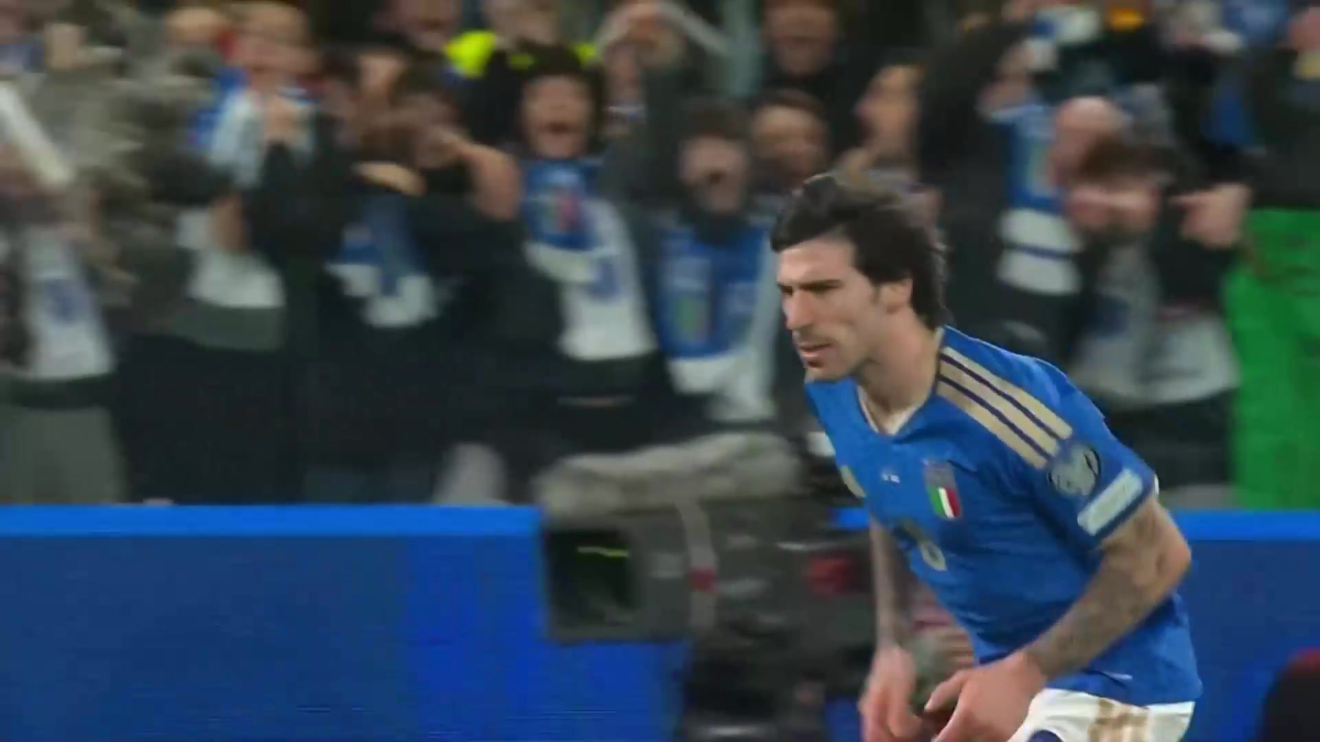 一劍破盾！托納利精彩凌空斬破門！意大利圍攻終于打破僵局！
