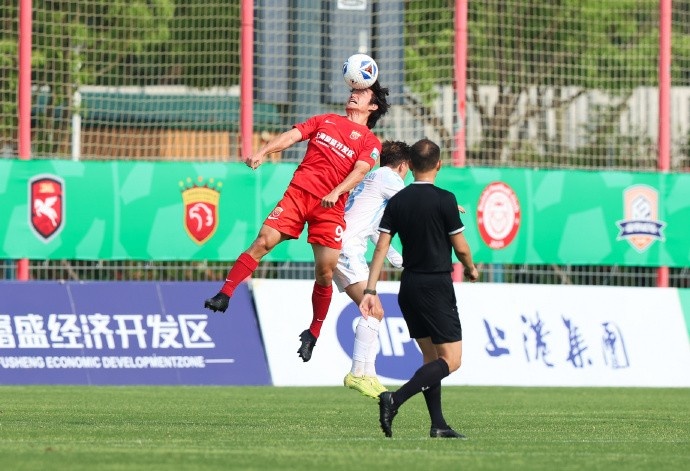 王逸偉貼地斬定勝局，上海海港富盛經開1-0蘭州隴原競技