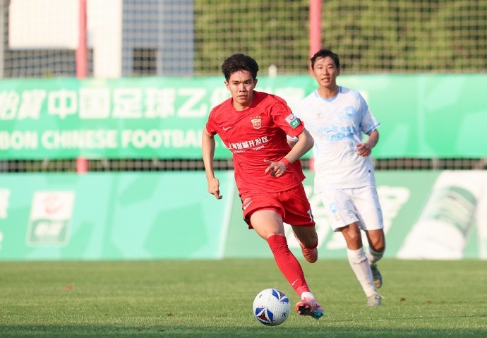 王逸偉貼地斬定勝局，上海海港富盛經開1-0蘭州隴原競技